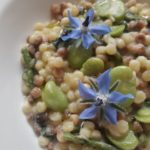 Fregola con verdure primaverili e formaggio caprino