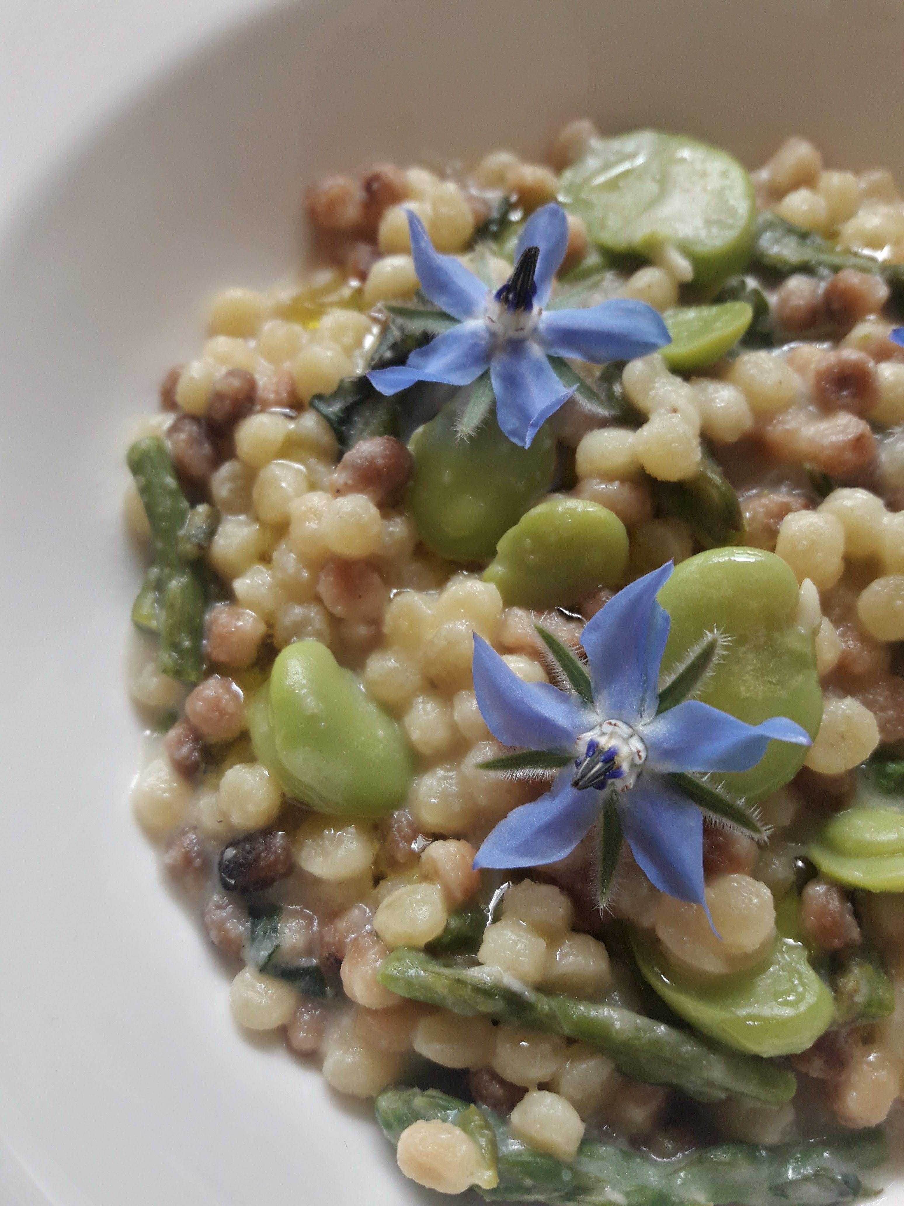 fregola_con_verdure_primaverili_e_formaggio_caprino