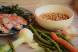 ingredienti per la minestra di fregula con triglie