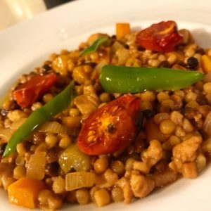 fregula integrale con ragu di polletto marinato in salsa teriyaki