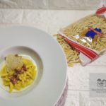 Is Malloreddus con fonduta allo zafferano salsiccia piccante e cialda croccante