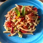 Is Maccarronis de Busa con verdure grigliate e crumble di pancetta